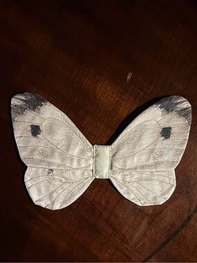 Hazel village Butterfly wings Light Silver Gray